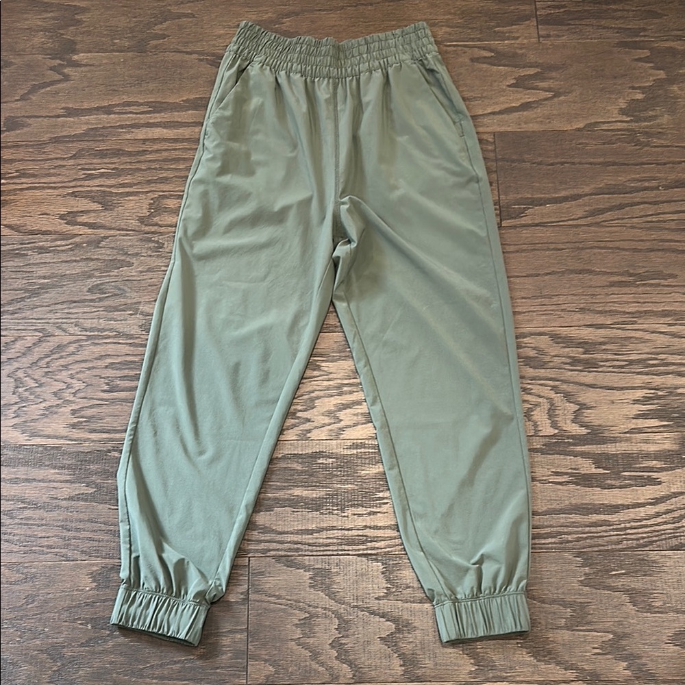 Vuori Sage Green Women's Joggers